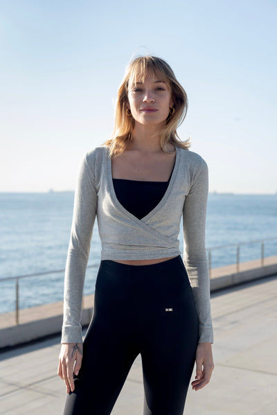 Venus Jacket en Gris-Jackets-Tienda Ropa Leggings Yoga Sostenibles Reciclados Mujer On-line Barcelona Believe Athletics Sustainable Recycled Yoga Clothes
