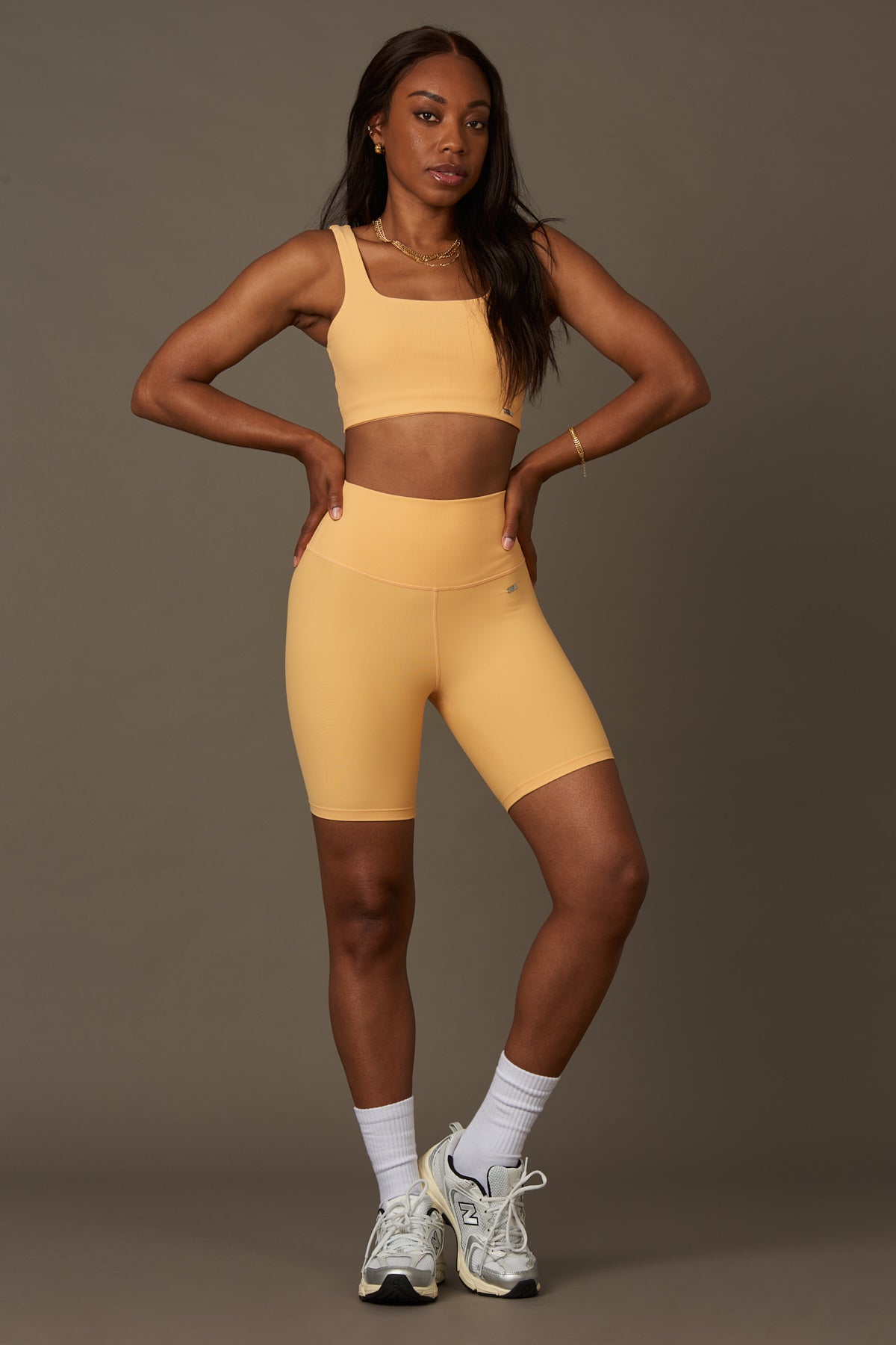 Bel Air Bra en Peach-Bras-Tienda Ropa Leggings Yoga Sostenibles Reciclados Mujer On-line Barcelona Believe Athletics Sustainable Recycled Yoga Clothes