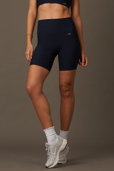 Beverly Hills Biker in Navy-Bikers-Tienda Ropa Leggings Yoga Sostenibles Reciclados Mujer On-line Barcelona Believe Athletics Sustainable Recycled Yoga Clothes