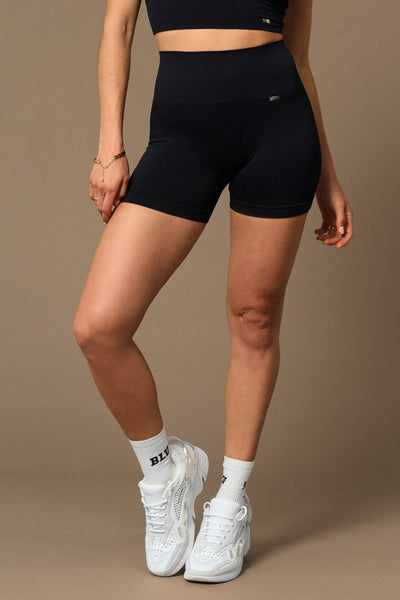 Bliss Short Push-Up in Schwarz-Shorts-Shop Nachhaltige Recycled Yoga Leggings Damenbekleidung On-line Barcelona Believe Athletics Nachhaltige Recycled Yoga Kleidung