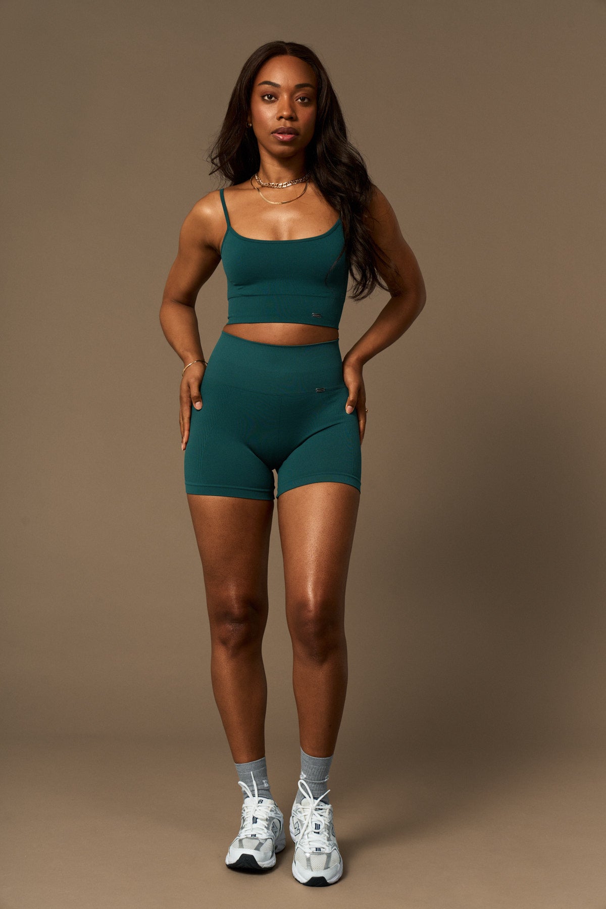 Bliss Short en Pine-Shorts-Tienda Ropa Leggings Yoga Sostenibles Reciclados Mujer On-line Barcelona Believe Athletics Sustainable Recycled Yoga Clothes