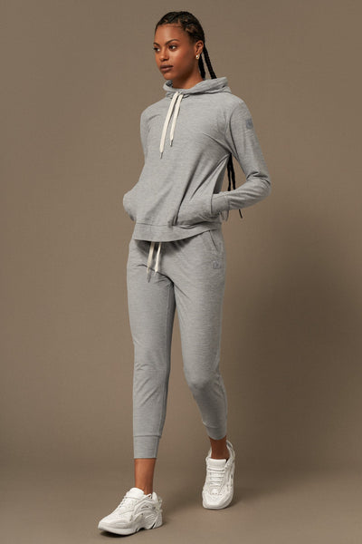 Breeze Hoodie in Grey Melange-Sweatshirts-Shop Leggings de Yoga Recyclé Durable Vêtements Femme En Ligne Barcelona Believe Athletics Vêtements de Yoga Recyclé Durable