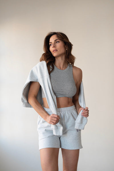 Crescent Tank Top en Gris-T-Shirts-Tienda Ropa Leggings Yoga Sostenibles Reciclados Mujer On-line Barcelona Believe Leichtathletik Sustainable Recycled Yoga Clothes