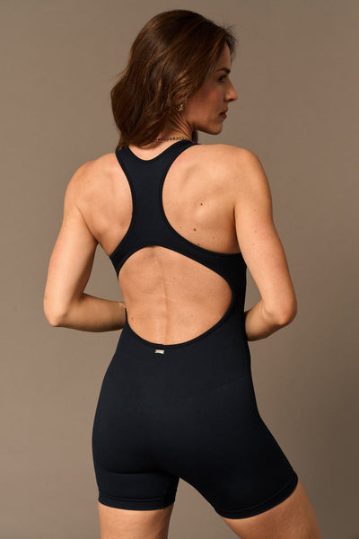 Combinaison courte Flex en noir-Jumpsuits-Shop Leggings de yoga recyclé durable Vêtements pour femmes en ligne Barcelona Believe Athletics Vêtements de yoga recyclé durable
