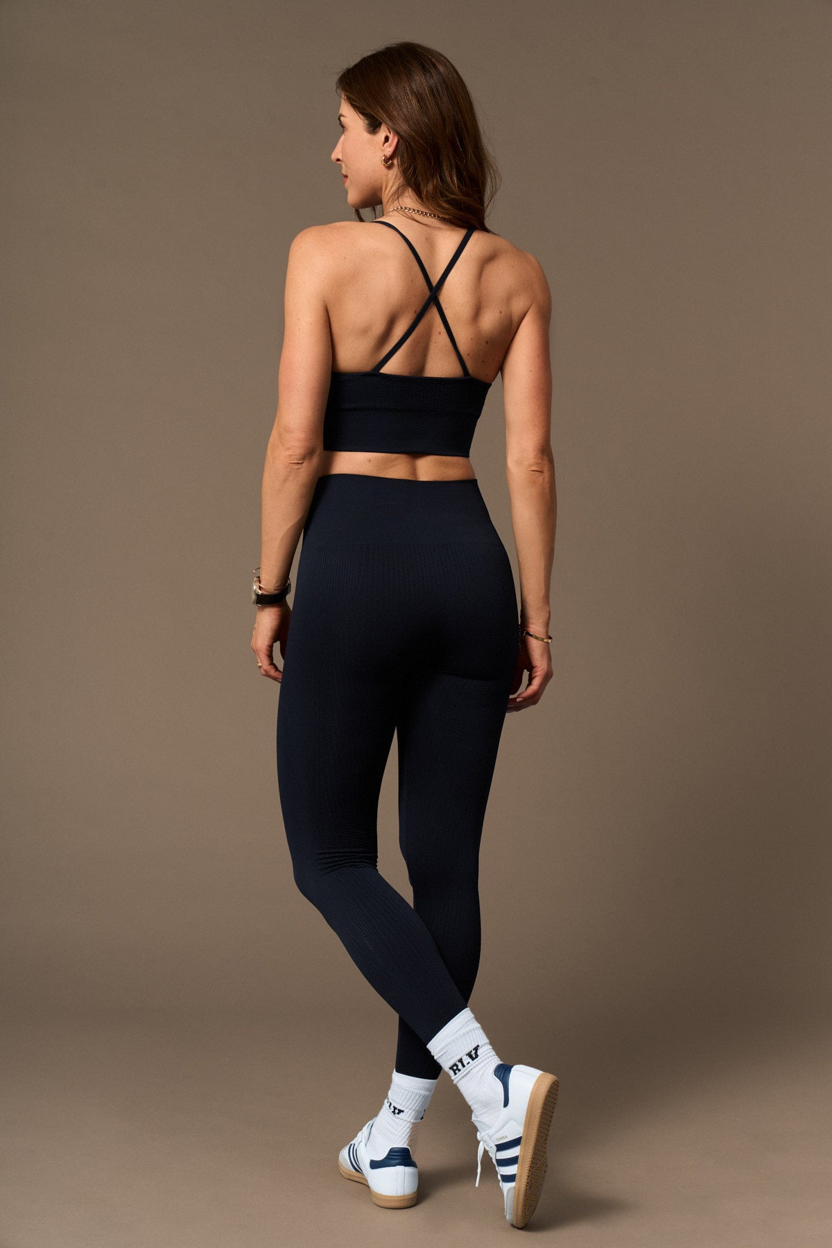 Flow Legging in Black-Long Leggings-Shop Sustainable Recycled Yoga Leggings Vêtements pour femmes en ligne Barcelona Believe Athletics Vêtements de yoga recyclés durables