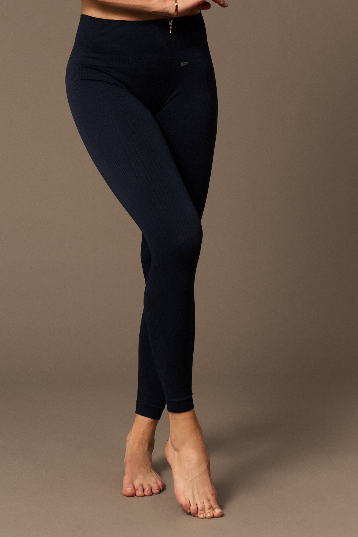 Flow Legging in Black-Long Leggings-Store Clothing Sustainable Recycled Yoga Leggings Women On-line Barcelona Believe Athletics Sustainable Recycled Yoga Clothes