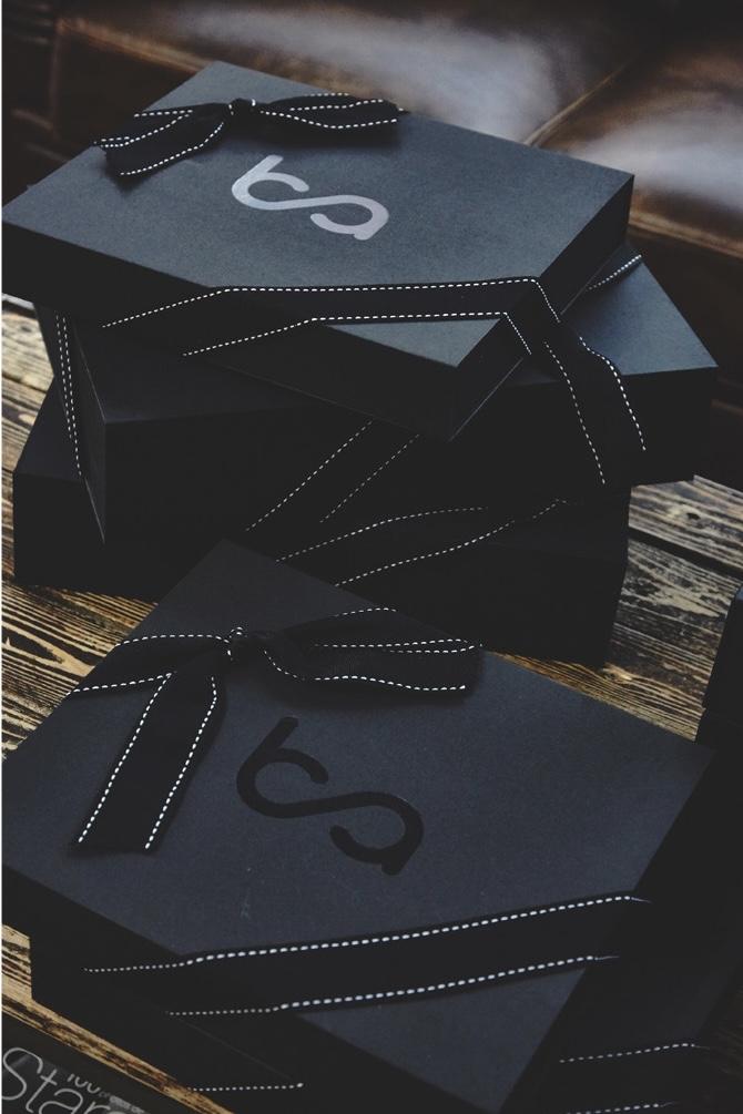 Luxury Gift Box-Tienda Ropa Leggings Yoga Sostenibles Reciclados Mujer On-line Barcelona Believe Athletics Sustainable Recycled Yoga Clothes