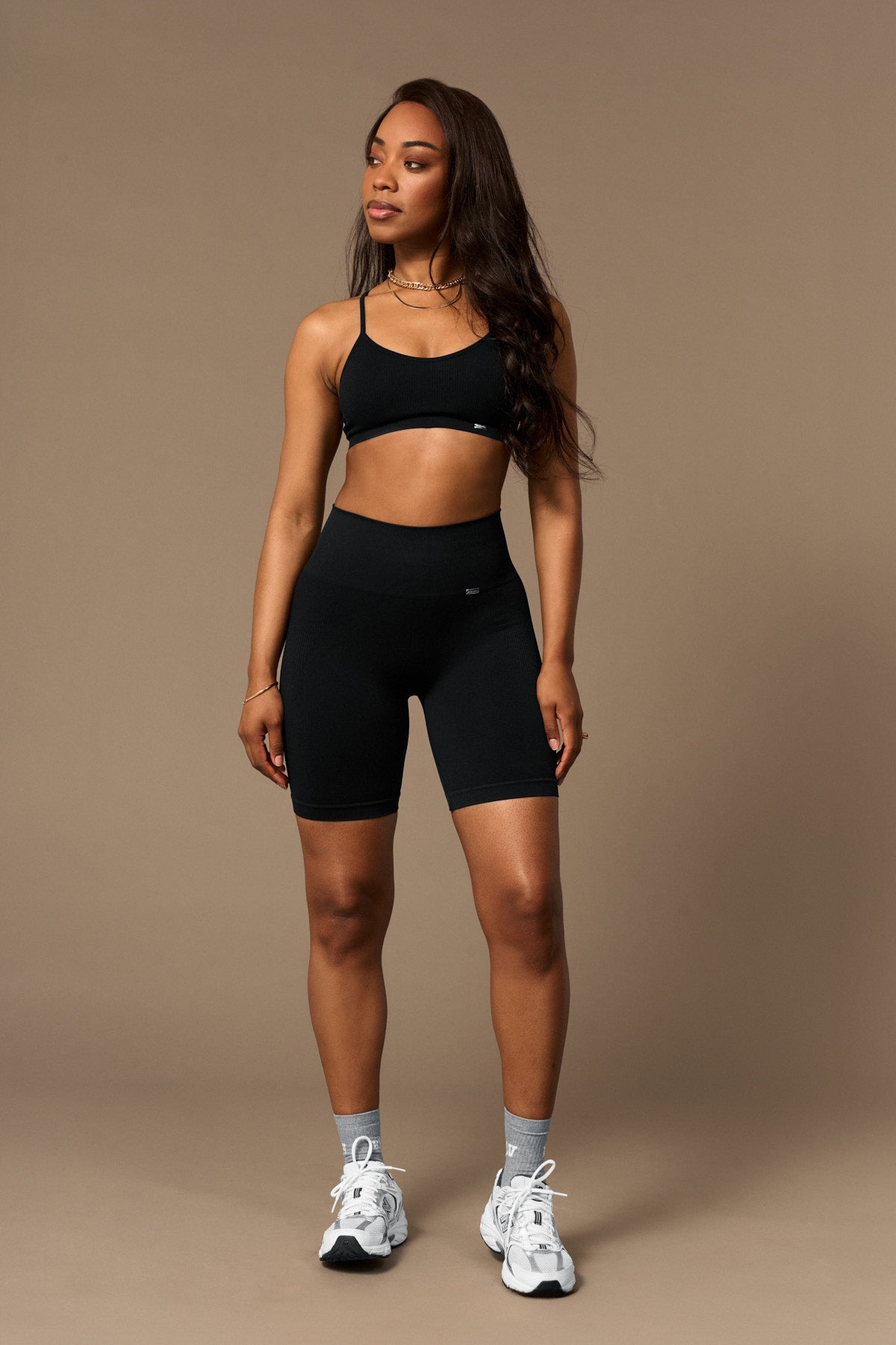 Skin Bra en Negro-Bras-Tienda Ropa Leggings Yoga Sostenibles Reciclados Mujer On-line Barcelona Believe Athletics Sustainable Recycled Yoga Clothes