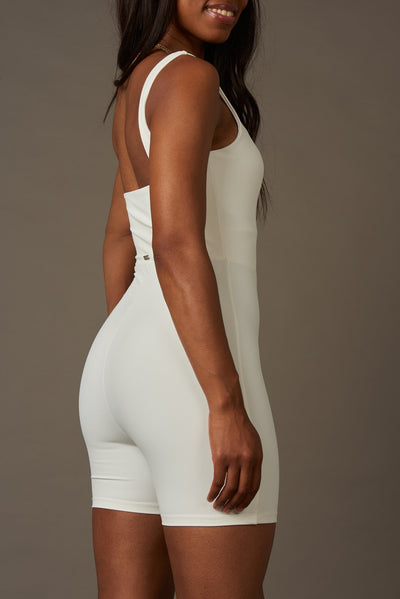 Combinaison Swanky en Blanc Perle-Jumpsuits-Shop Leggings de Yoga Recyclé Durable Vêtements Femme en ligne Barcelona Believe Athletics Vêtements de Yoga Recyclé Durable