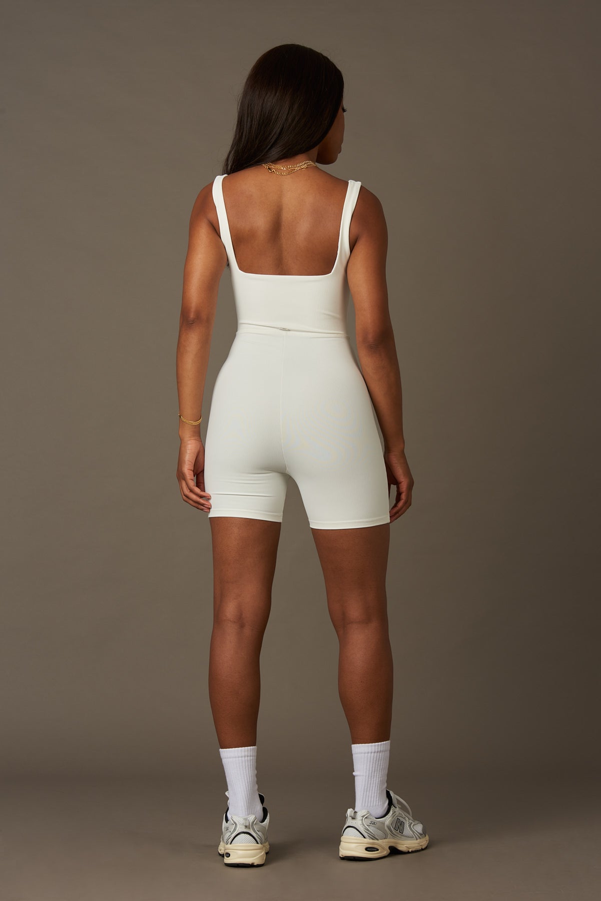 Swanky Jumpsuit in Pearl White-Jumpsuits-Shop Nachhaltige recycelte Yoga-Leggings Damenbekleidung On-line Barcelona Believe Athletics Nachhaltige recycelte Yoga-Kleidung
