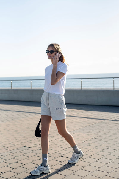 Tee Sophisti-Simple en Blanco-T-Shirts-Tienda Ropa Leggings Yoga Sostenibles Reciclados Mujer On-line Barcelona Believe Athletics Sustainable Recycled Yoga Clothes