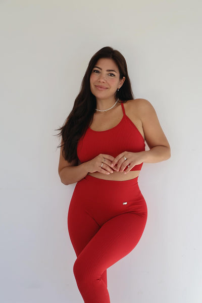 Vinyasa Bra Red-Bras-Tienda Ropa Leggings Yoga Sostenibles Reciclados Mujer On-line Barcelona Believe Athletics Sustainable Recycled Yoga Clothes