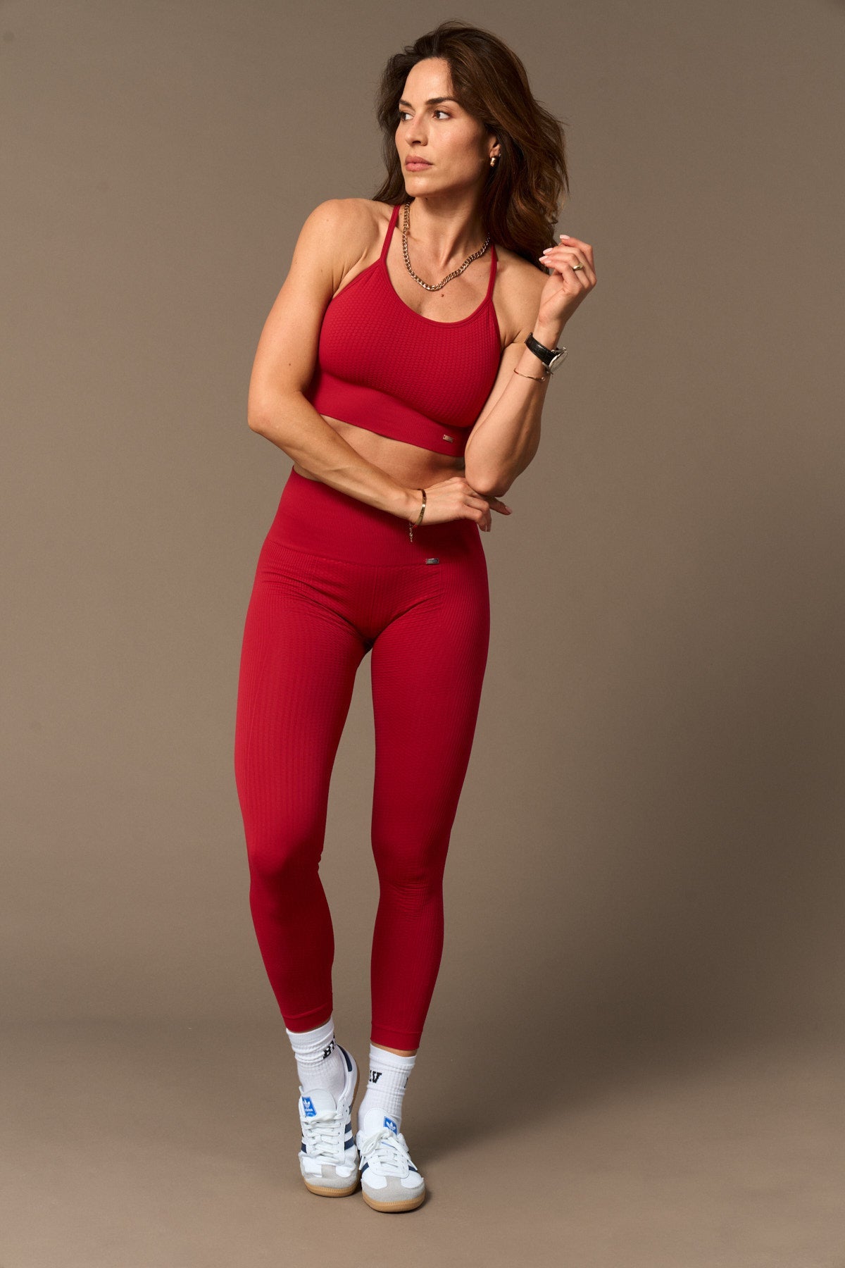 Vinyasa Bra Rojo-Bras-Tienda Ropa Leggings Yoga Sostenibles Reciclados Mujer On-line Barcelona Believe Athletics Sustainable Recycled Yoga Clothes