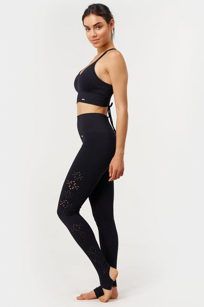 Yin Yang Bra en Negro-Bras-Tienda Ropa Leggings Yoga Sostenibles Reciclados Mujer On-line Barcelona Believe Athletics Sustainable Recycled Yoga Clothes