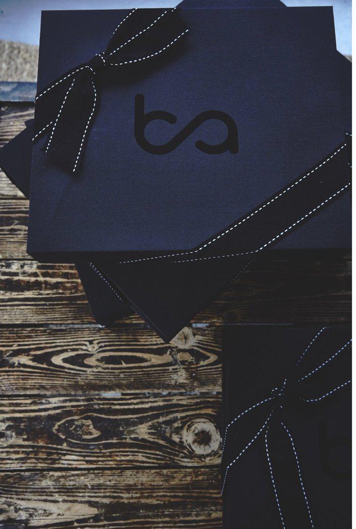 Luxury Gift Box-Tienda Ropa Leggings Yoga Sostenibles Reciclados Mujer On-line Barcelona Believe Athletics Sustainable Recycled Yoga Clothes